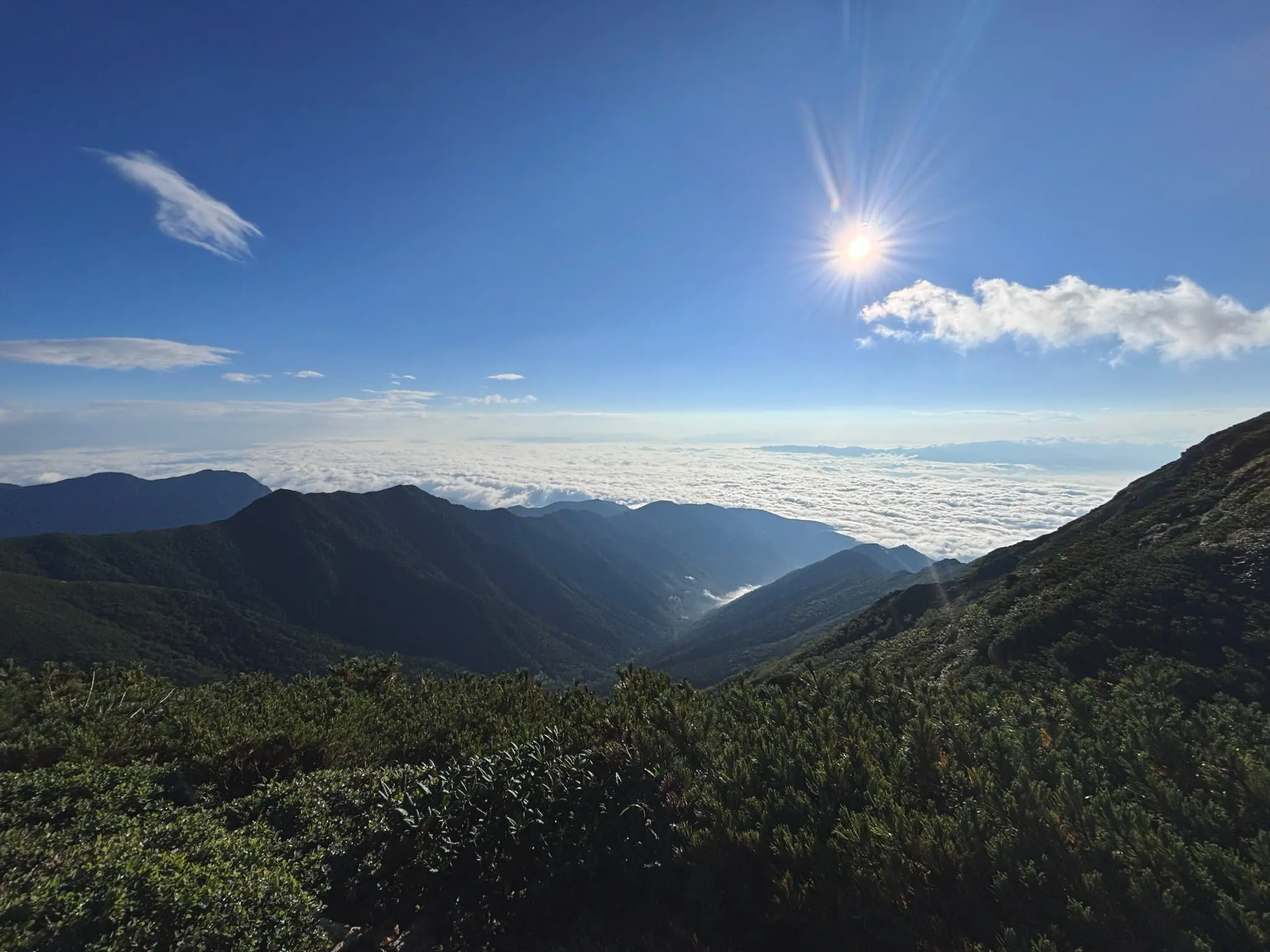 常念岳へ向かう途中で見た朝日と雲海